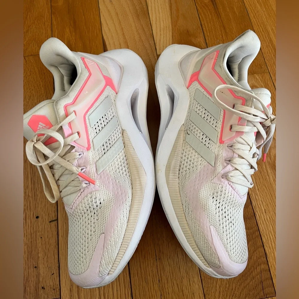 Women’s Adidas Alphatorsion 2.0 EUC Size‎ 7